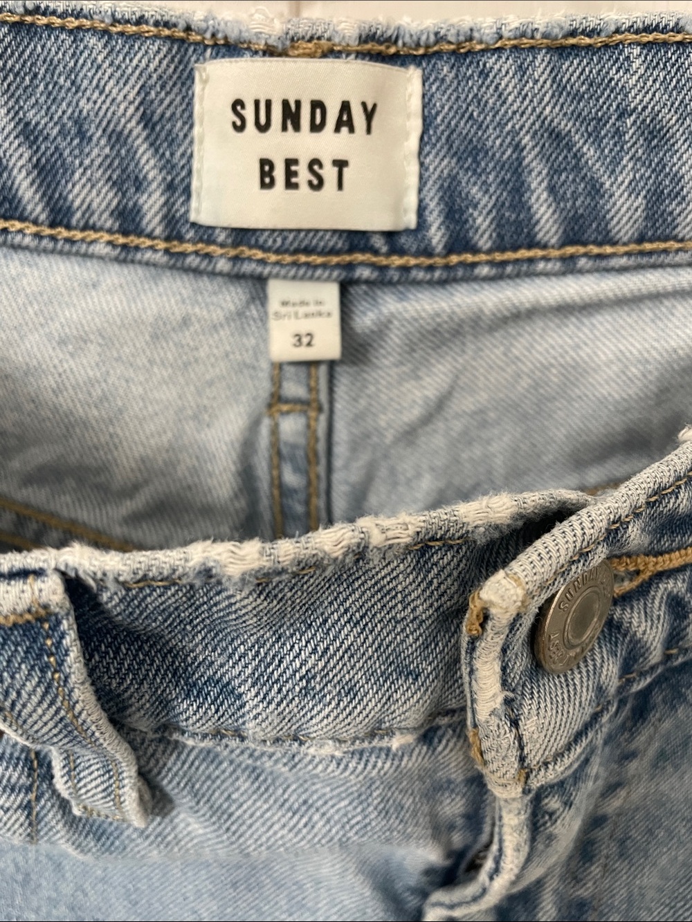 Aritzia- Sunday Best Light Wash High-Rise Jeans - 32